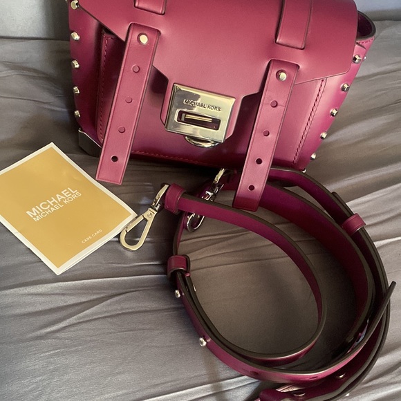 Michael Kors Manhattan Leather Satchel - Picture 5 of 10